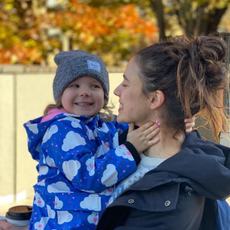 Rylea Nevaeh Whittet with the actress Margaret Qualley.
